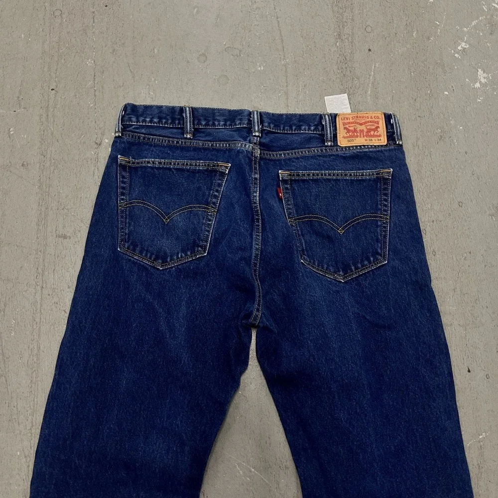 Levi's 505 Men's‎ Jeans Size 38 x 34 Blue Straight Leg Denim Classic Five Pocket